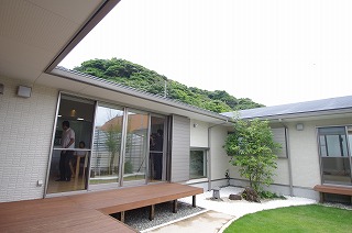 全室から中庭が見渡せる家　in　勝浦市