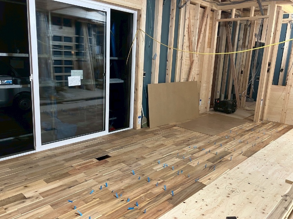 『フローリング施工』