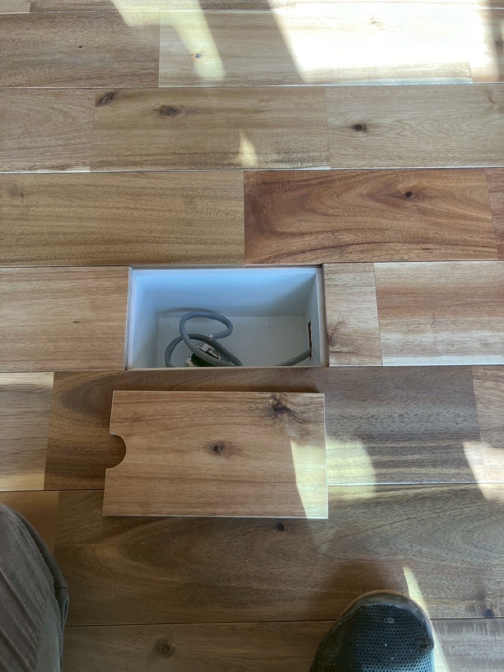 『フロアコンセント２』